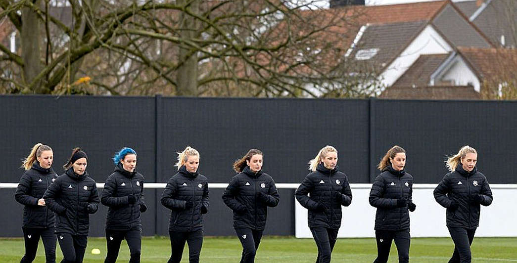 Hai tân binh Ajax gây thất vọng: 'Thực sự không thể tin được'
