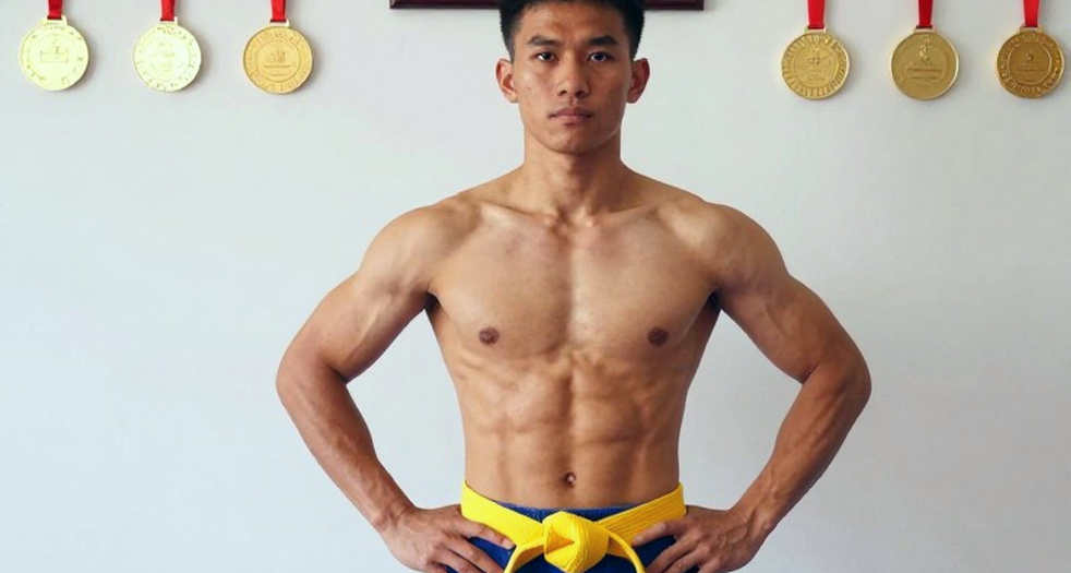 30 Phút Trong Phòng Xông Hơi: Khi Võ Sĩ MMA Ấn Độ Đánh Đổi Cơ Thể Cho Chiếc Cân